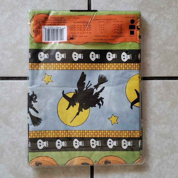 NEW Halloween Party Vinyl Tablecloth Round 60" Witch Skulls Pumpkins - Picture 2 of 4